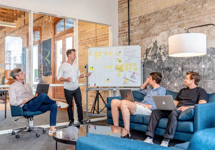 手工羽毛扇網(wǎng)站如何憑借傳統(tǒng)工藝傳承擴(kuò)大流量？同行都是怎么做的？