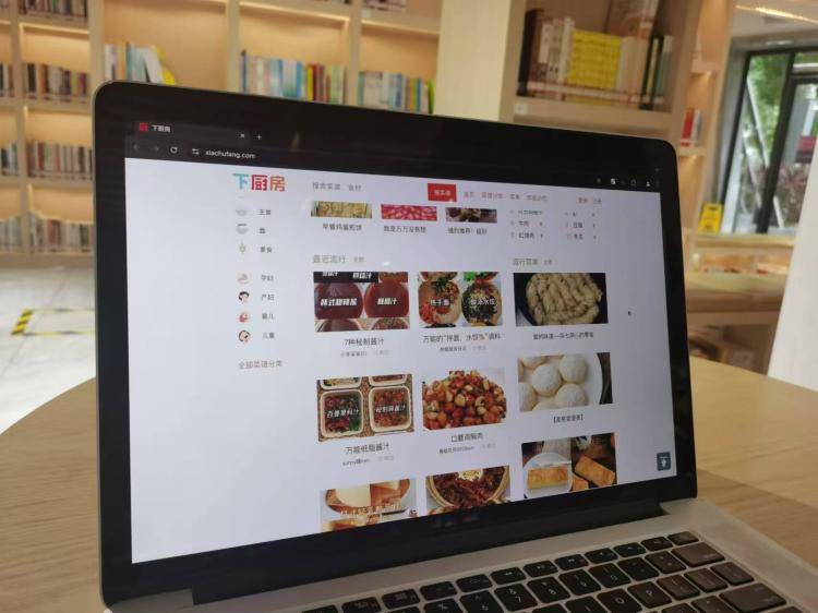 手工羽毛扇網(wǎng)站如何憑借傳統(tǒng)工藝傳承擴大流量？同行都是怎么做的？